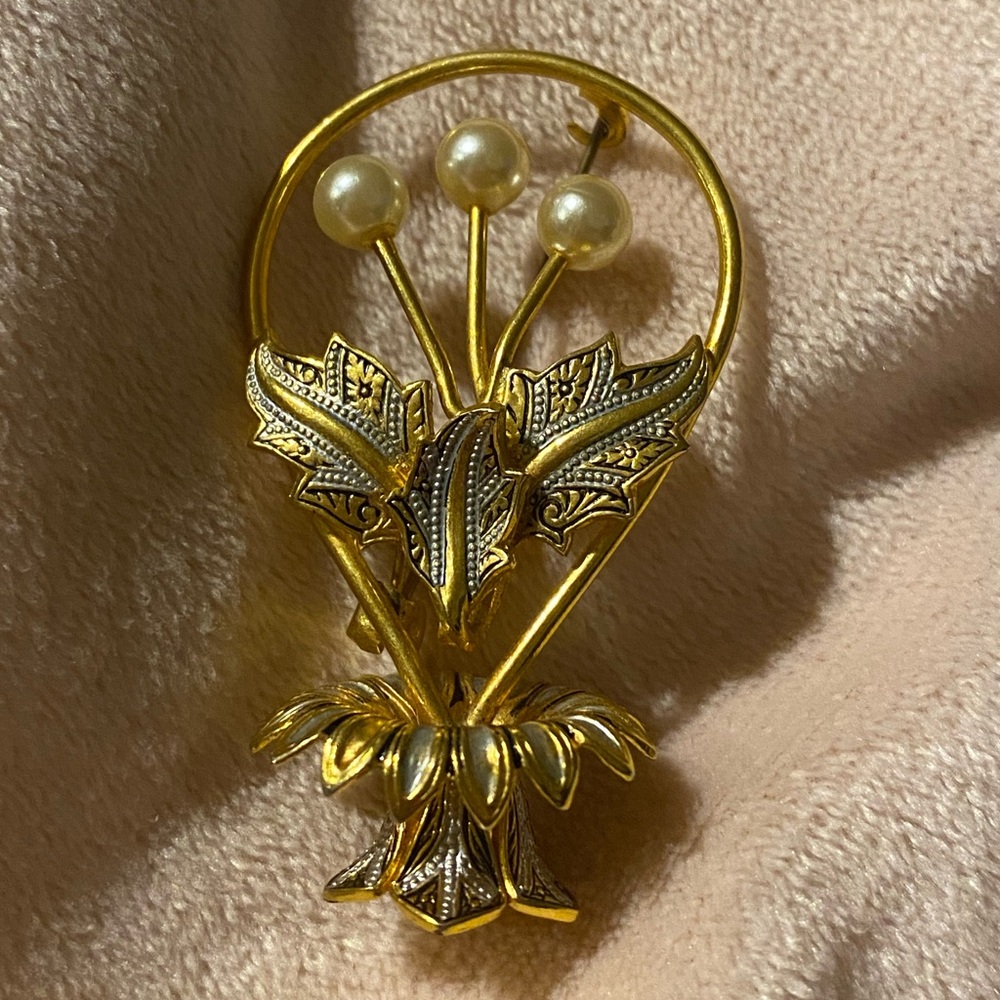 Damascene Gold and Pearl Brooch